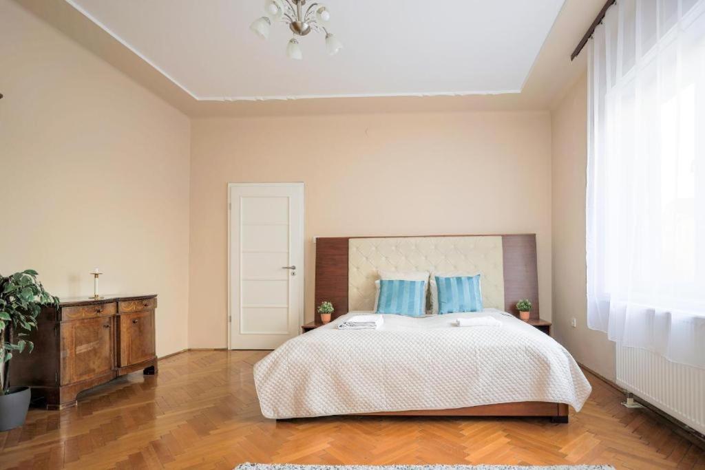 Downtown Vintage Home By Bella Budapest Extérieur photo