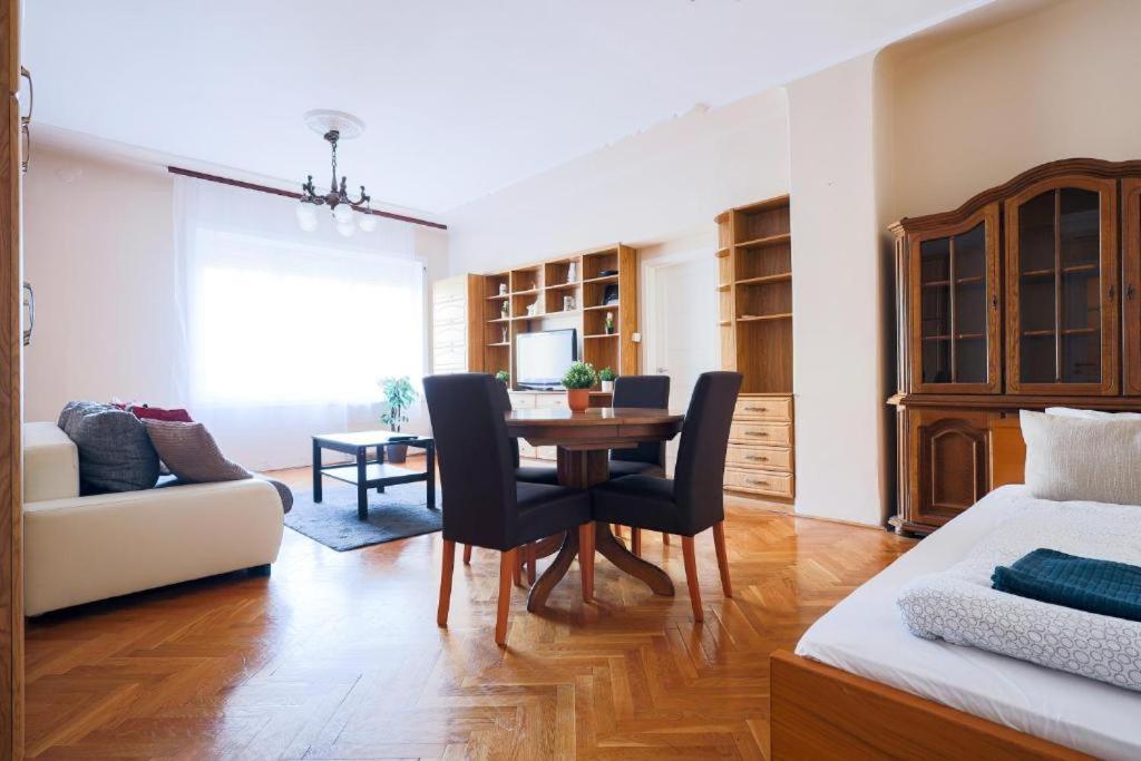 Downtown Vintage Home By Bella Budapest Extérieur photo